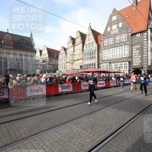 05.10.2025 - 20. swb-Marathon Bremen Yannick Fuchs http://msf.ph/oto/9307294 05.10.2025 10:56:39 Ziel 9547, 9886, 10008, 10042, 10971, 11100, 11260, 11691 meine-sportfotos.de