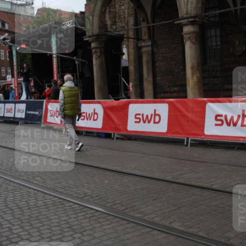 05.10.2025 - 20. swb-Marathon Bremen Yannick Fuchs http://msf.ph/oto/9307300 05.10.2025 12:03:09 Ziel  meine-sportfotos.de
