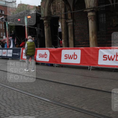 05.10.2025 - 20. swb-Marathon Bremen Yannick Fuchs http://msf.ph/oto/9307303 05.10.2025 12:03:10 Ziel  meine-sportfotos.de