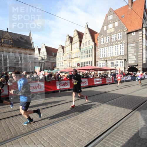 05.10.2025 - 20. swb-Marathon Bremen Yannick Fuchs http://msf.ph/oto/9307336 05.10.2025 10:56:53 Ziel 9188, 10145, 10845, 10924, 11426, 11675, 11734 meine-sportfotos.de