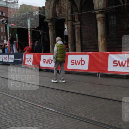 05.10.2025 - 20. swb-Marathon Bremen Yannick Fuchs http://msf.ph/oto/9307351 05.10.2025 12:03:17 Ziel  meine-sportfotos.de