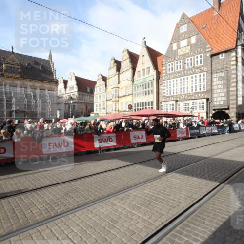 05.10.2025 - 20. swb-Marathon Bremen Yannick Fuchs http://msf.ph/oto/9307355 05.10.2025 10:57:02 Ziel 9451, 10105, 10867, 11168 meine-sportfotos.de