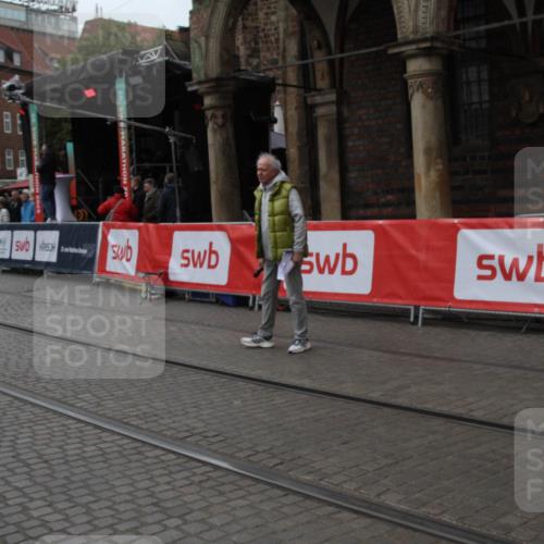 05.10.2025 - 20. swb-Marathon Bremen Yannick Fuchs http://msf.ph/oto/9307357 05.10.2025 12:03:18 Ziel  meine-sportfotos.de