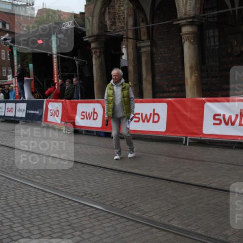 05.10.2025 - 20. swb-Marathon Bremen Yannick Fuchs http://msf.ph/oto/9307362 05.10.2025 12:03:19 Ziel  meine-sportfotos.de