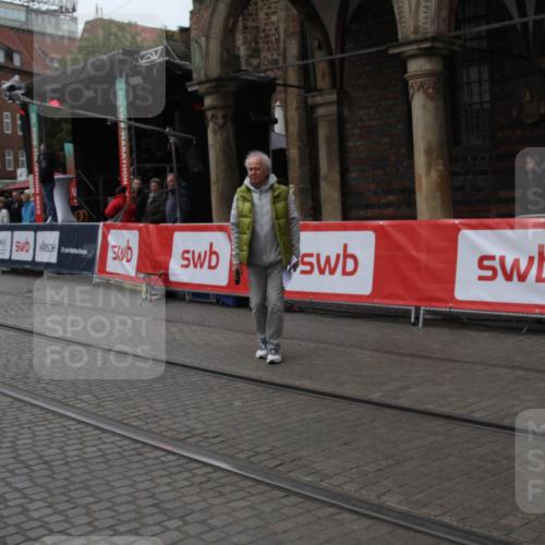 05.10.2025 - 20. swb-Marathon Bremen Yannick Fuchs http://msf.ph/oto/9307365 05.10.2025 12:03:19 Ziel  meine-sportfotos.de