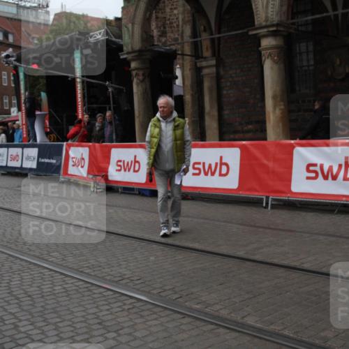 05.10.2025 - 20. swb-Marathon Bremen Yannick Fuchs http://msf.ph/oto/9307367 05.10.2025 12:03:20 Ziel  meine-sportfotos.de