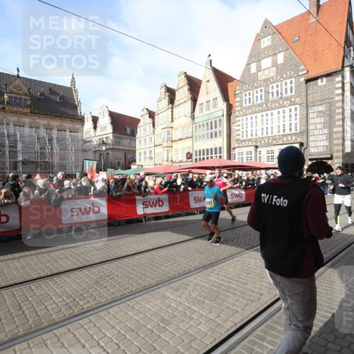 05.10.2025 - 20. swb-Marathon Bremen Yannick Fuchs http://msf.ph/oto/9307371 05.10.2025 10:57:09 Ziel 5172, 9231, 9314, 9797, 9937, 10069, 11435, 11566 meine-sportfotos.de