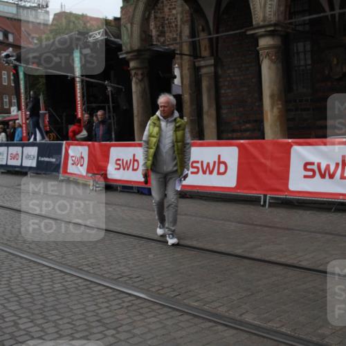 05.10.2025 - 20. swb-Marathon Bremen Yannick Fuchs http://msf.ph/oto/9307374 05.10.2025 12:03:20 Ziel  meine-sportfotos.de