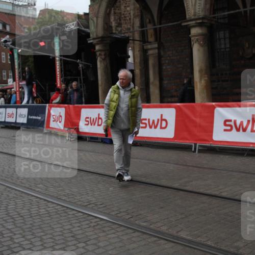 05.10.2025 - 20. swb-Marathon Bremen Yannick Fuchs http://msf.ph/oto/9307377 05.10.2025 12:03:21 Ziel  meine-sportfotos.de