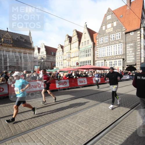 05.10.2025 - 20. swb-Marathon Bremen Yannick Fuchs http://msf.ph/oto/9307378 05.10.2025 10:57:10 Ziel 5172, 9231, 9314, 9797, 11435, 11566 meine-sportfotos.de