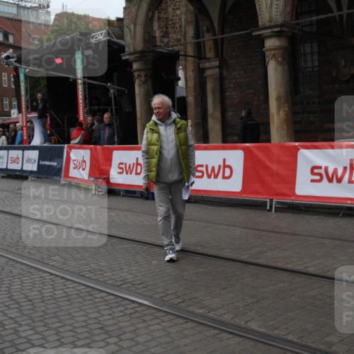 05.10.2025 - 20. swb-Marathon Bremen Yannick Fuchs http://msf.ph/oto/9307380 05.10.2025 12:03:21 Ziel  meine-sportfotos.de