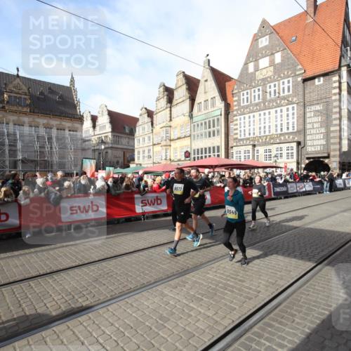 05.10.2025 - 20. swb-Marathon Bremen Yannick Fuchs http://msf.ph/oto/9307399 05.10.2025 10:57:16 Ziel 9489, 9577, 10293, 10545, 10917, 11138, 11202, 11434, 11596, 11686 meine-sportfotos.de