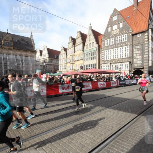 05.10.2025 - 20. swb-Marathon Bremen Yannick Fuchs http://msf.ph/oto/9307406 05.10.2025 10:57:17 Ziel 9489, 9577, 10293, 10545, 10917, 11138, 11202, 11434, 11596, 11686 meine-sportfotos.de