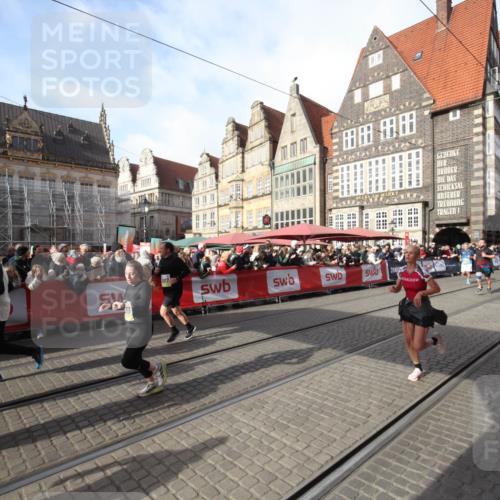 05.10.2025 - 20. swb-Marathon Bremen Yannick Fuchs http://msf.ph/oto/9307409 05.10.2025 10:57:17 Ziel 9489, 9577, 10293, 10545, 10917, 11138, 11202, 11434, 11596, 11686 meine-sportfotos.de