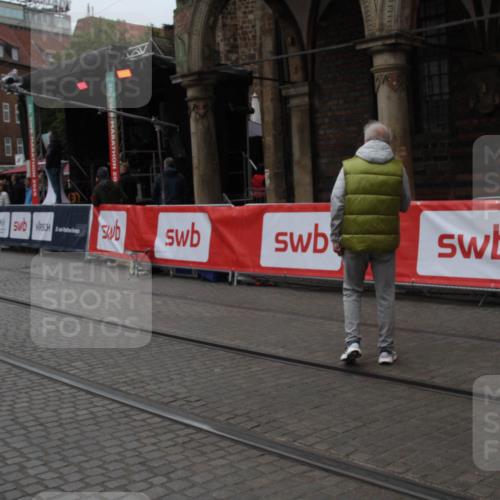 05.10.2025 - 20. swb-Marathon Bremen Yannick Fuchs http://msf.ph/oto/9307419 05.10.2025 12:03:41 Ziel  meine-sportfotos.de