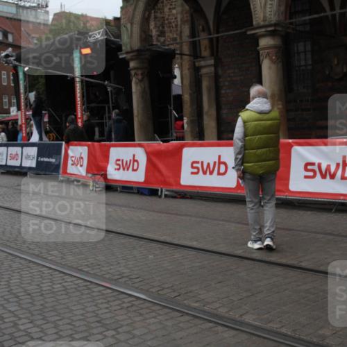 05.10.2025 - 20. swb-Marathon Bremen Yannick Fuchs http://msf.ph/oto/9307421 05.10.2025 12:03:41 Ziel  meine-sportfotos.de
