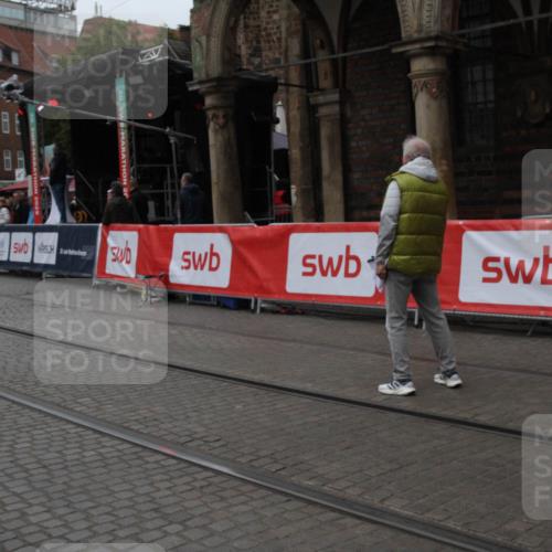 05.10.2025 - 20. swb-Marathon Bremen Yannick Fuchs http://msf.ph/oto/9307426 05.10.2025 12:03:43 Ziel  meine-sportfotos.de