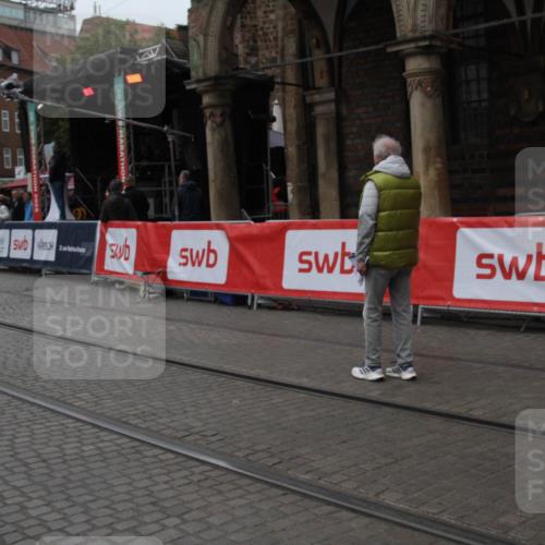 05.10.2025 - 20. swb-Marathon Bremen Yannick Fuchs http://msf.ph/oto/9307434 05.10.2025 12:03:44 Ziel  meine-sportfotos.de