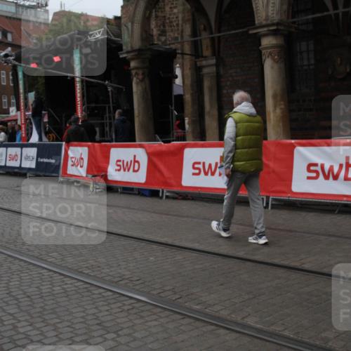05.10.2025 - 20. swb-Marathon Bremen Yannick Fuchs http://msf.ph/oto/9307438 05.10.2025 12:03:44 Ziel  meine-sportfotos.de
