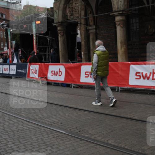 05.10.2025 - 20. swb-Marathon Bremen Yannick Fuchs http://msf.ph/oto/9307439 05.10.2025 12:03:45 Ziel  meine-sportfotos.de