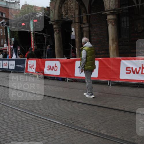 05.10.2025 - 20. swb-Marathon Bremen Yannick Fuchs http://msf.ph/oto/9307441 05.10.2025 12:03:45 Ziel  meine-sportfotos.de