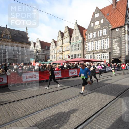 05.10.2025 - 20. swb-Marathon Bremen Yannick Fuchs http://msf.ph/oto/9307442 05.10.2025 10:57:28 Ziel 7101, 9550, 10281, 10367, 10645, 10950, 11606 meine-sportfotos.de