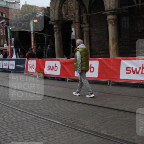 05.10.2025 - 20. swb-Marathon Bremen Yannick Fuchs http://msf.ph/oto/9307444 05.10.2025 12:03:46 Ziel  meine-sportfotos.de