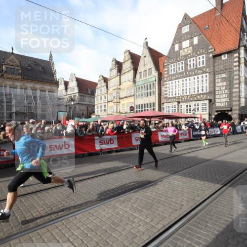 05.10.2025 - 20. swb-Marathon Bremen Yannick Fuchs http://msf.ph/oto/9307445 05.10.2025 10:57:29 Ziel 7101, 9215, 9550, 10281, 10645, 10950, 11606 meine-sportfotos.de