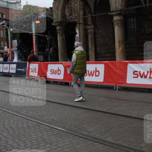 05.10.2025 - 20. swb-Marathon Bremen Yannick Fuchs http://msf.ph/oto/9307447 05.10.2025 12:03:46 Ziel  meine-sportfotos.de
