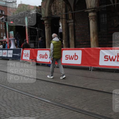 05.10.2025 - 20. swb-Marathon Bremen Yannick Fuchs http://msf.ph/oto/9307450 05.10.2025 12:03:46 Ziel  meine-sportfotos.de