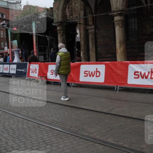 05.10.2025 - 20. swb-Marathon Bremen Yannick Fuchs http://msf.ph/oto/9307453 05.10.2025 12:03:47 Ziel  meine-sportfotos.de