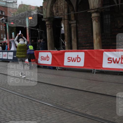 05.10.2025 - 20. swb-Marathon Bremen Yannick Fuchs http://msf.ph/oto/9307462 05.10.2025 12:03:56 Ziel  meine-sportfotos.de