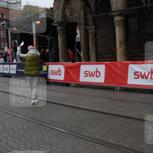 05.10.2025 - 20. swb-Marathon Bremen Yannick Fuchs http://msf.ph/oto/9307480 05.10.2025 12:03:58 Ziel  meine-sportfotos.de