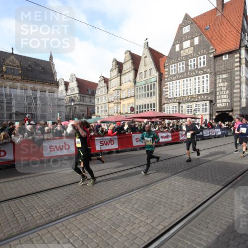 05.10.2025 - 20. swb-Marathon Bremen Yannick Fuchs http://msf.ph/oto/9307481 05.10.2025 10:57:41 Ziel 9309, 9747, 10694, 10739, 10754, 11352, 11360, 11583 meine-sportfotos.de