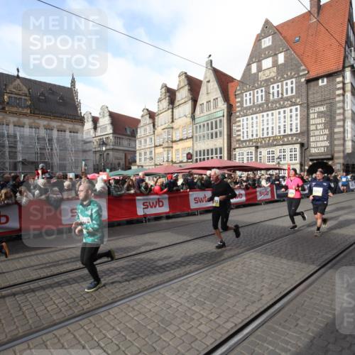 05.10.2025 - 20. swb-Marathon Bremen Yannick Fuchs http://msf.ph/oto/9307484 05.10.2025 10:57:41 Ziel 9309, 9747, 10694, 10739, 10754, 11352, 11360, 11583 meine-sportfotos.de