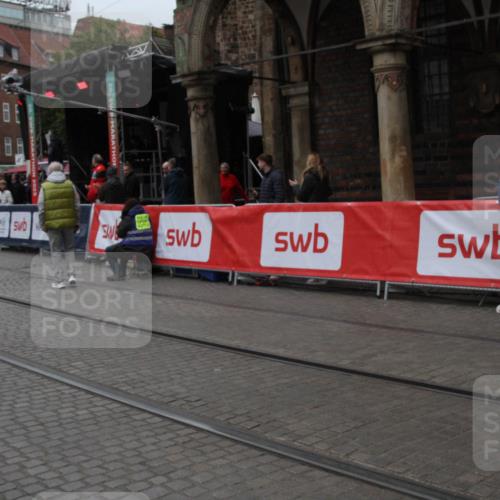 05.10.2025 - 20. swb-Marathon Bremen Yannick Fuchs http://msf.ph/oto/9307488 05.10.2025 12:04:15 Ziel  meine-sportfotos.de