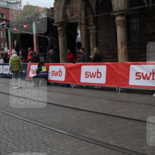 05.10.2025 - 20. swb-Marathon Bremen Yannick Fuchs http://msf.ph/oto/9307494 05.10.2025 12:04:16 Ziel  meine-sportfotos.de