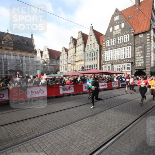 05.10.2025 - 20. swb-Marathon Bremen Yannick Fuchs http://msf.ph/oto/9307500 05.10.2025 10:57:46 Ziel 9372, 9585, 9943, 9979, 10225, 10250, 10329, 10555, 11520, 11521, 11731 meine-sportfotos.de