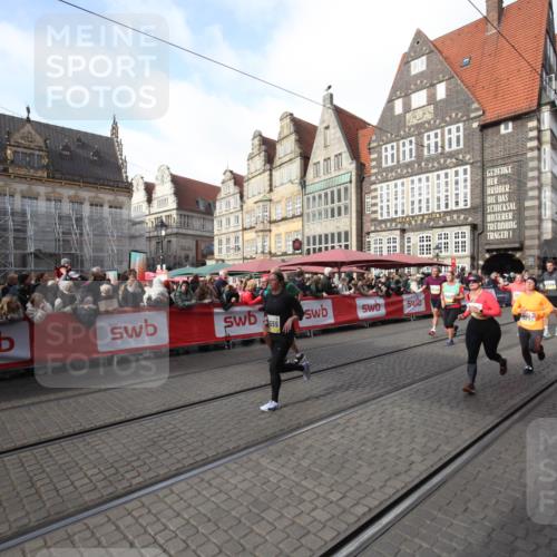05.10.2025 - 20. swb-Marathon Bremen Yannick Fuchs http://msf.ph/oto/9307503 05.10.2025 10:57:46 Ziel 9372, 9585, 9943, 9979, 10225, 10250, 10329, 10555, 11520, 11521, 11731 meine-sportfotos.de