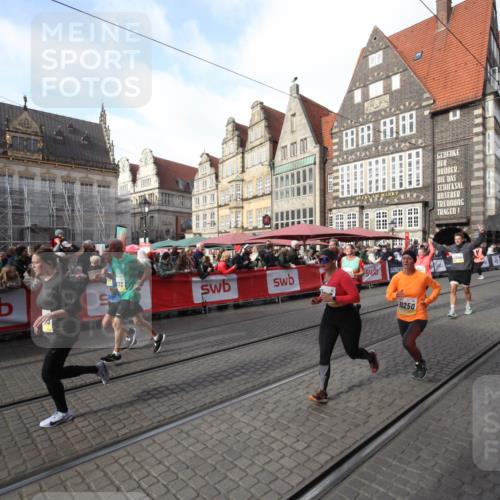 05.10.2025 - 20. swb-Marathon Bremen Yannick Fuchs http://msf.ph/oto/9307509 05.10.2025 10:57:47 Ziel 9372, 9585, 9943, 9979, 10225, 10250, 10329, 10341, 10555, 11520, 11521, 11731 meine-sportfotos.de