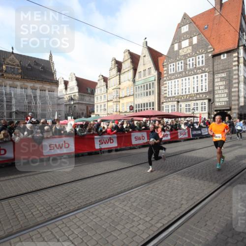 05.10.2025 - 20. swb-Marathon Bremen Yannick Fuchs http://msf.ph/oto/9307520 05.10.2025 10:57:51 Ziel 9979, 10219, 10341, 10890, 11457, 11564, 11575, 11731, 11744 meine-sportfotos.de