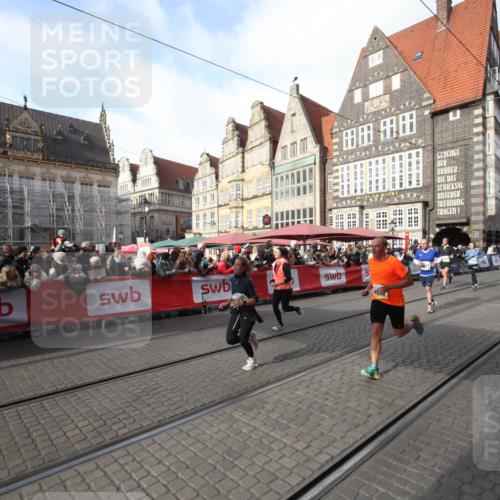 05.10.2025 - 20. swb-Marathon Bremen Yannick Fuchs http://msf.ph/oto/9307522 05.10.2025 10:57:52 Ziel 9979, 10219, 10341, 10834, 10890, 11457, 11564, 11575, 11731, 11744 meine-sportfotos.de