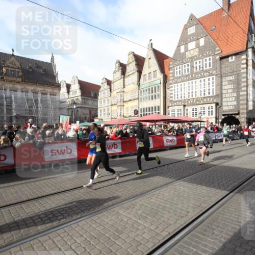 05.10.2025 - 20. swb-Marathon Bremen Yannick Fuchs http://msf.ph/oto/9307543 05.10.2025 10:57:59 Ziel 9221, 9568, 9719, 10577, 10651, 10703, 10975, 11023, 11116, 11301, 11469, 11663 meine-sportfotos.de