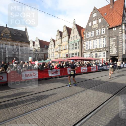 05.10.2025 - 20. swb-Marathon Bremen Yannick Fuchs http://msf.ph/oto/9307561 05.10.2025 10:58:04 Ziel 9872, 10577, 10793, 11601, 11663 meine-sportfotos.de