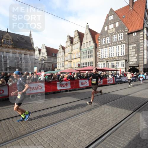 05.10.2025 - 20. swb-Marathon Bremen Yannick Fuchs http://msf.ph/oto/9307564 05.10.2025 10:58:05 Ziel 9872, 10577, 10793, 11601, 11663 meine-sportfotos.de