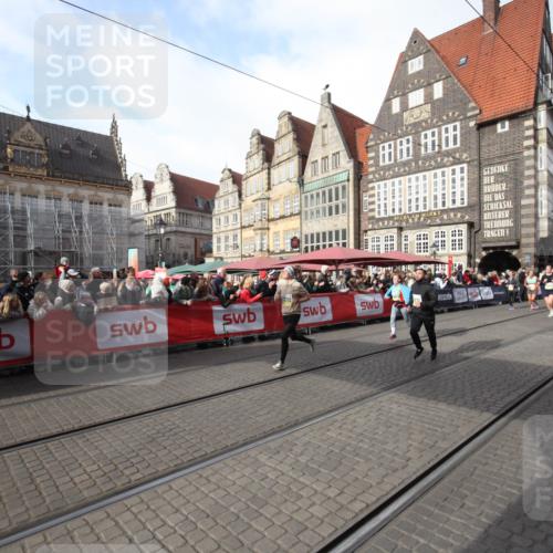 05.10.2025 - 20. swb-Marathon Bremen Yannick Fuchs http://msf.ph/oto/9307567 05.10.2025 10:58:07 Ziel 9576, 9582, 9872, 10127, 10395, 10459, 10793, 11058, 11601 meine-sportfotos.de