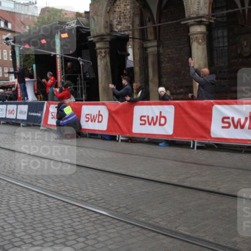 05.10.2025 - 20. swb-Marathon Bremen Yannick Fuchs http://msf.ph/oto/9307569 05.10.2025 12:52:43 Ziel 7266 meine-sportfotos.de