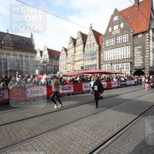 05.10.2025 - 20. swb-Marathon Bremen Yannick Fuchs http://msf.ph/oto/9307570 05.10.2025 10:58:08 Ziel 9576, 9582, 9872, 10127, 10395, 10459, 10793, 11058, 11601 meine-sportfotos.de
