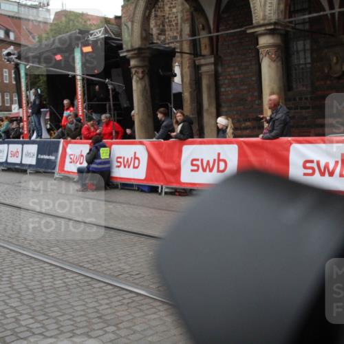 05.10.2025 - 20. swb-Marathon Bremen Yannick Fuchs http://msf.ph/oto/9307572 05.10.2025 12:59:52 Ziel 37, 377, 1476 meine-sportfotos.de