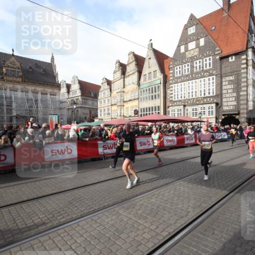 05.10.2025 - 20. swb-Marathon Bremen Yannick Fuchs http://msf.ph/oto/9307579 05.10.2025 10:58:11 Ziel 9576, 9582, 9634, 10127, 10377, 10395, 10398, 10459, 10620, 11058, 11608 meine-sportfotos.de